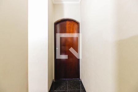 Casa à venda com 180m², 2 quartos e 2 vagasCorredor