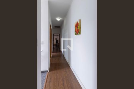 Corredor  de casa à venda com 4 quartos, 170m² em Vila Zelina, São Paulo