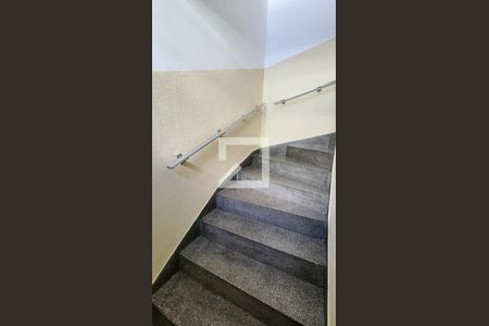 Apartamento para alugar com 73m², 3 quartos e sem vaga Apartamento para alugar com 73m², 3 quartos e sem vagaEscada