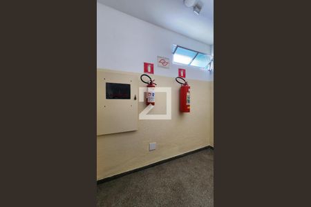 Apartamento para alugar com 73m², 3 quartos e sem vaga Apartamento para alugar com 73m², 3 quartos e sem vagaEscada