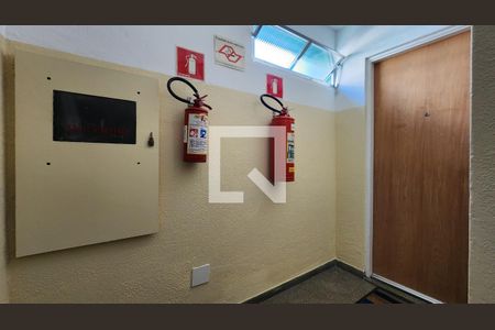 Apartamento para alugar com 73m², 3 quartos e sem vaga Apartamento para alugar com 73m², 3 quartos e sem vagaEscada