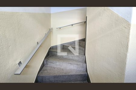 Apartamento para alugar com 73m², 3 quartos e sem vaga Apartamento para alugar com 73m², 3 quartos e sem vagaEscada