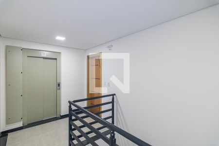 Apartamento para alugar com 99m², 2 quartos e 1 vaga Apartamento para alugar com 99m², 2 quartos e 1 vagaHall do Elevador
