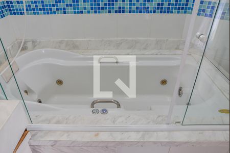 Apartamento à venda com 133m², 2 quartos e 2 vagas Apartamento à venda com 133m², 2 quartos e 2 vagasBanheiro da Suíte