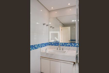 Apartamento à venda com 133m², 2 quartos e 2 vagas Apartamento à venda com 133m², 2 quartos e 2 vagasBanheiro da Suíte