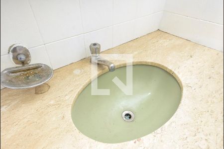 Casa à venda com 172m², 2 quartos e 2 vagasBanheiro 1