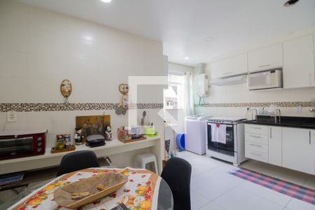 Apartamento à venda com 95m², 3 quartos e 2 vagasCozinha e Área de Serviço