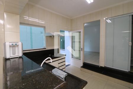 Casa para alugar com 245m², 4 quartos e 2 vagasCozinha