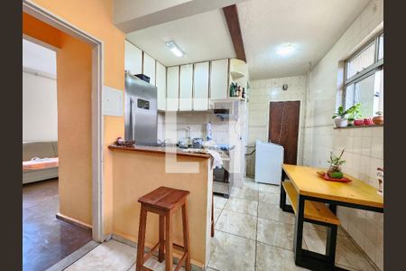 Cozinha de apartamento à venda com 2 quartos, 70m² em Califórnia, Belo Horizonte