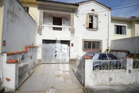 Casa à venda com 200m², 3 quartos e 3 vagasFachada
