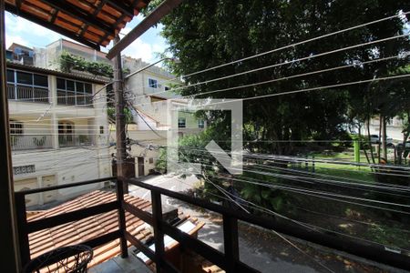 Casa à venda com 260m², 5 quartos e 2 vagasVaranda da suíte 2 e um dos quartos