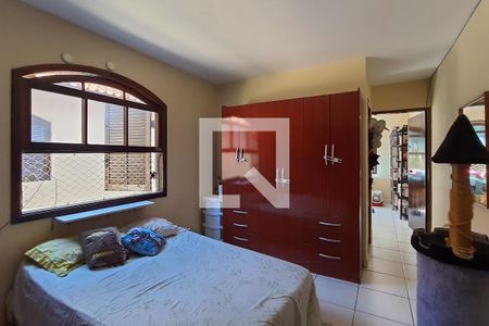 Casa à venda com 182m², 4 quartos e 4 vagasSuíte