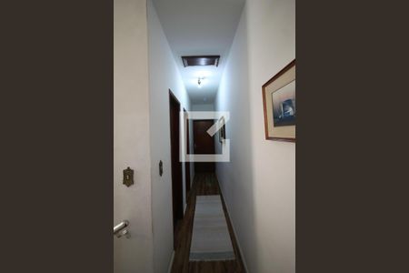 Casa à venda com 140m², 3 quartos e 2 vagasCorredor dos quartos