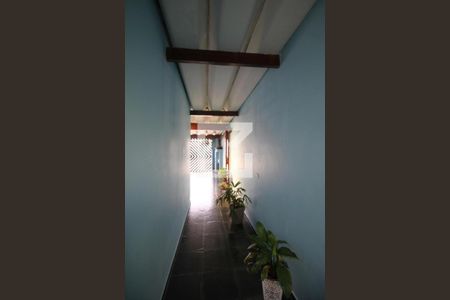 Casa à venda com 140m², 3 quartos e 2 vagasCorredor externo