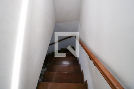 Casa à venda com 220m², 3 quartos e 1 vagaEscada