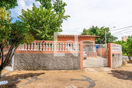 Casa à venda com 137m², 2 quartos e 2 vagasFachada