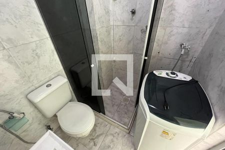 Banheiro de kitnet/studio para alugar com 1 quarto, 23m² em Centro, Rio de Janeiro