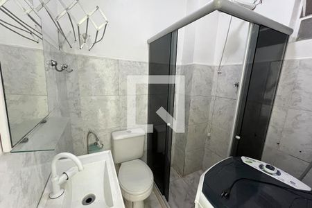 Banheiro de kitnet/studio para alugar com 1 quarto, 23m² em Centro, Rio de Janeiro