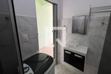 Banheiro de kitnet/studio para alugar com 1 quarto, 23m² em Centro, Rio de Janeiro