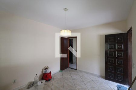 Sala de casa para alugar com 2 quartos, 70m² em Colubandê, São Gonçalo