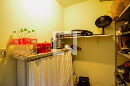 Casa à venda com 298m², 4 quartos e 6 vagas Casa à venda com 298m², 4 quartos e 6 vagasÁrea de Serviço