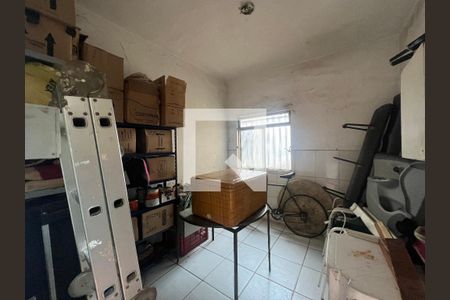 Casa à venda com 298m², 4 quartos e 6 vagas Casa à venda com 298m², 4 quartos e 6 vagasQuarto de Serviço