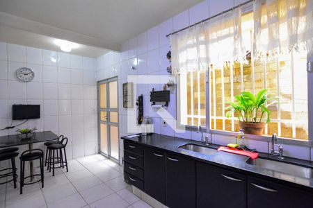 Casa à venda com 298m², 4 quartos e 6 vagas Casa à venda com 298m², 4 quartos e 6 vagasCozinha