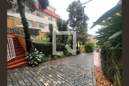 Casa à venda com 298m², 4 quartos e 6 vagas Casa à venda com 298m², 4 quartos e 6 vagasÁrea externa