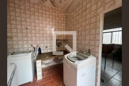 Casa à venda com 298m², 4 quartos e 6 vagas Casa à venda com 298m², 4 quartos e 6 vagasÁrea de Serviço