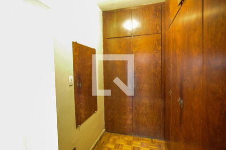 Casa à venda com 298m², 4 quartos e 6 vagas Casa à venda com 298m², 4 quartos e 6 vagasCloset da suíte