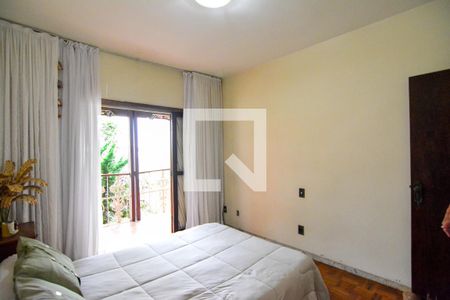 Casa à venda com 298m², 4 quartos e 6 vagas Casa à venda com 298m², 4 quartos e 6 vagasSuíte