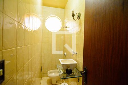 Casa à venda com 298m², 4 quartos e 6 vagas Casa à venda com 298m², 4 quartos e 6 vagasLavabo