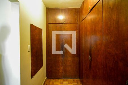 Casa à venda com 298m², 4 quartos e 6 vagas Casa à venda com 298m², 4 quartos e 6 vagasCloset da suíte