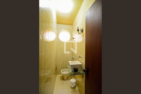 Casa à venda com 298m², 4 quartos e 6 vagas Casa à venda com 298m², 4 quartos e 6 vagasLavabo