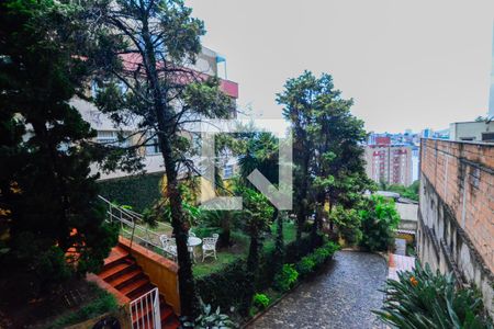 Casa à venda com 298m², 4 quartos e 6 vagas Casa à venda com 298m², 4 quartos e 6 vagasÁrea externa