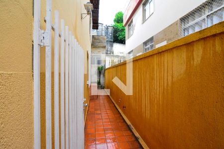 Casa à venda com 298m², 4 quartos e 6 vagas Casa à venda com 298m², 4 quartos e 6 vagasÁrea externa