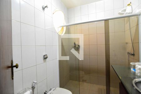 Casa à venda com 298m², 4 quartos e 6 vagas Casa à venda com 298m², 4 quartos e 6 vagasBanheiro da Suíte