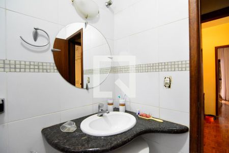 Casa à venda com 298m², 4 quartos e 6 vagas Casa à venda com 298m², 4 quartos e 6 vagasBanheiro