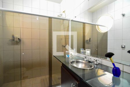 Casa à venda com 298m², 4 quartos e 6 vagas Casa à venda com 298m², 4 quartos e 6 vagasBanheiro da Suíte