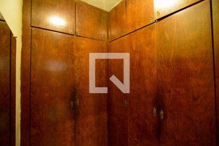 Casa à venda com 298m², 4 quartos e 6 vagas Casa à venda com 298m², 4 quartos e 6 vagasCloset da suíte