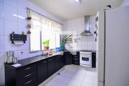 Casa à venda com 298m², 4 quartos e 6 vagas Casa à venda com 298m², 4 quartos e 6 vagasCozinha