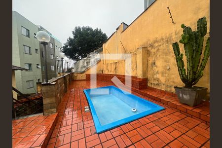 Casa à venda com 298m², 4 quartos e 6 vagas Casa à venda com 298m², 4 quartos e 6 vagasÁrea externa