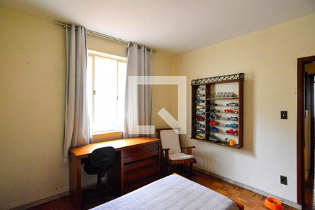 Casa à venda com 298m², 4 quartos e 6 vagas Casa à venda com 298m², 4 quartos e 6 vagasQuarto 2