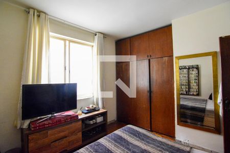 Casa à venda com 298m², 4 quartos e 6 vagas Casa à venda com 298m², 4 quartos e 6 vagasQuarto 1