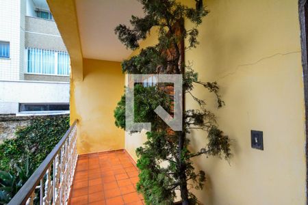 Casa à venda com 298m², 4 quartos e 6 vagas Casa à venda com 298m², 4 quartos e 6 vagasVaranda