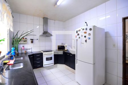 Casa à venda com 298m², 4 quartos e 6 vagas Casa à venda com 298m², 4 quartos e 6 vagasCozinha