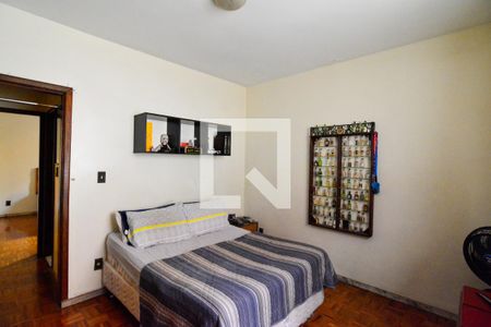 Casa à venda com 298m², 4 quartos e 6 vagas Casa à venda com 298m², 4 quartos e 6 vagasQuarto 1