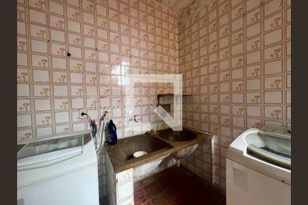 Casa à venda com 298m², 4 quartos e 6 vagas Casa à venda com 298m², 4 quartos e 6 vagasÁrea de Serviço