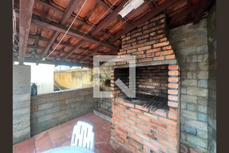 Casa à venda com 298m², 4 quartos e 6 vagas Casa à venda com 298m², 4 quartos e 6 vagasÁrea externa