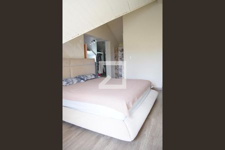 Casa à venda com 240m², 4 quartos e 2 vagasÁtico